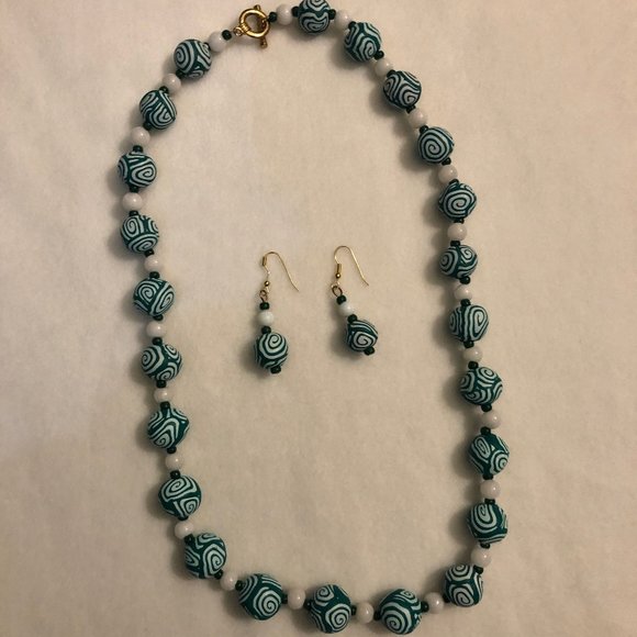 Betsy Michaels Swirling Beaded Necklace with Earrings - Picture 1 of 4